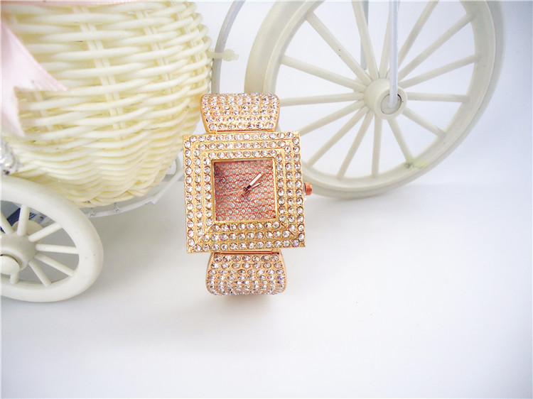 Ladies Luxury Square Full Crystal Diamond Case Golden Oval Bracelet Wrist Watch